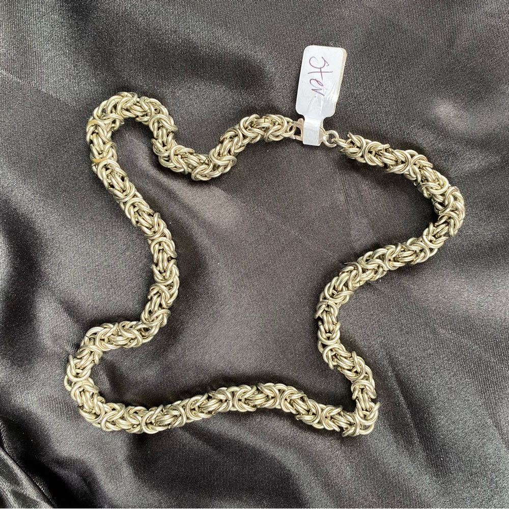 Elegant Silver Chain Necklace!